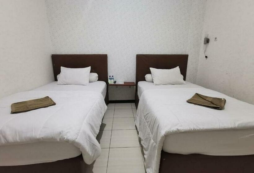 فندق Reddoorz At Pahlawan Street