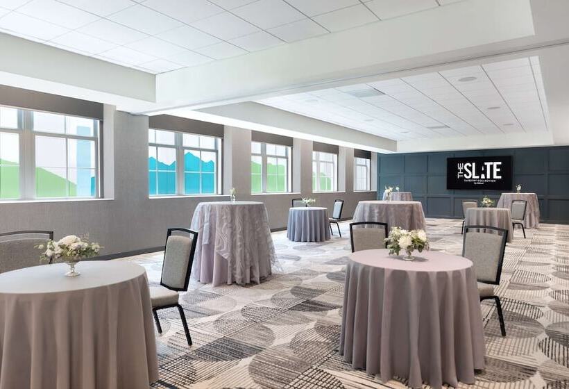 هتل The Slate Denver, Tapestry Collection By Hilton