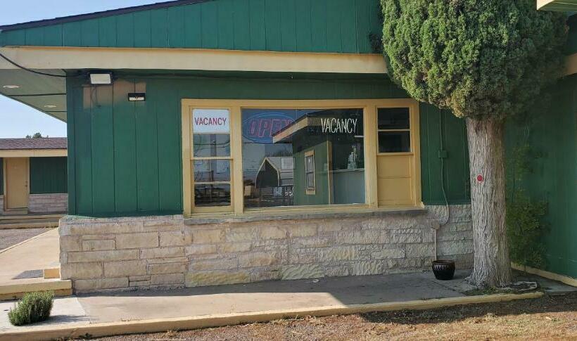 בית מלון כפרי Town & Country