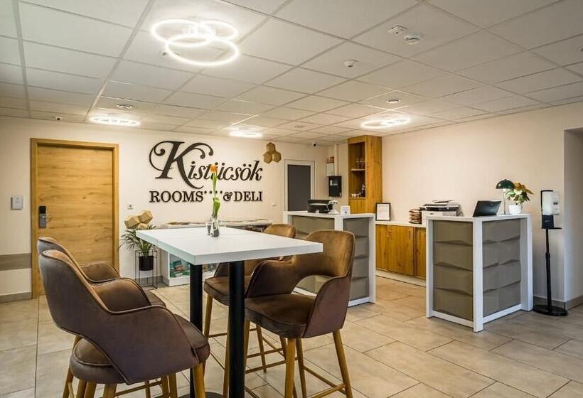 Bed and Breakfast Kistucsok Food & Room