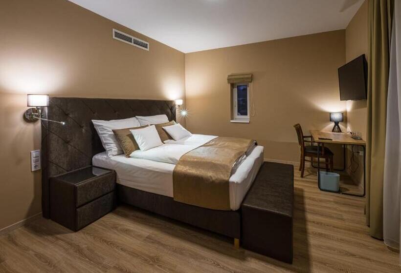 Bed and Breakfast Kistucsok Food & Room