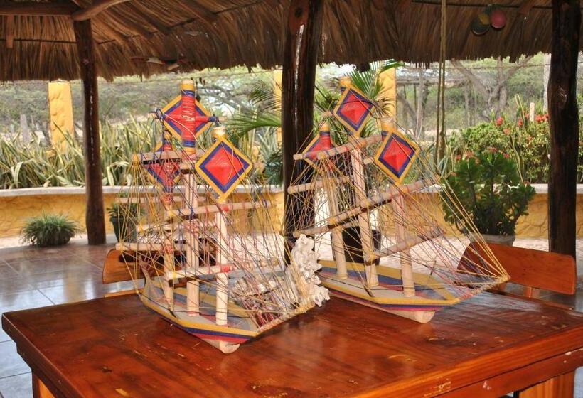 هتل Hostal Castillo Del Mar   Hostel