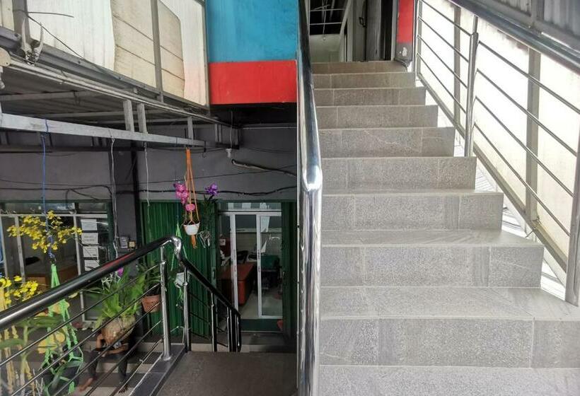 فندق Koolkost Syariah Near Lembuswana Mall