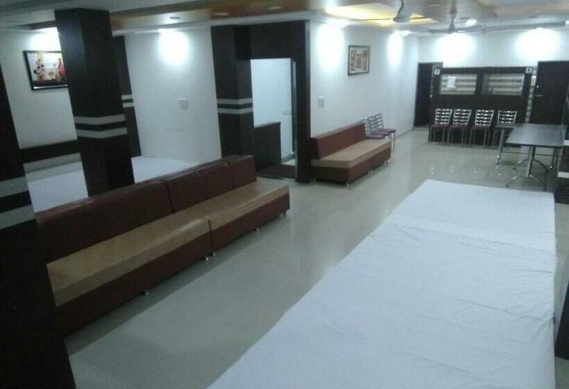 호텔 Vinayak Palace, Hoshangabad