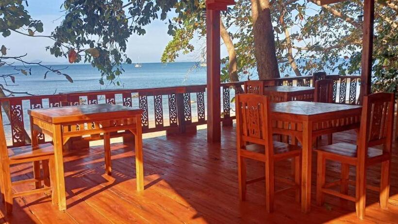 بنسيون Kohjum Seafront Resort