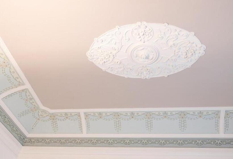 پانسیون Riflessi Acireale Palace Suites