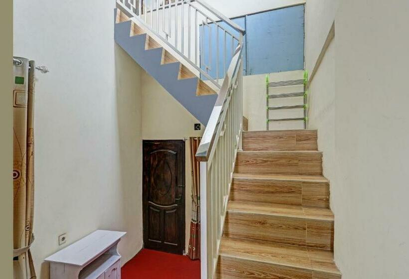 בית מלון כפרי Spot On 90698 Delfi Homestay Syariah