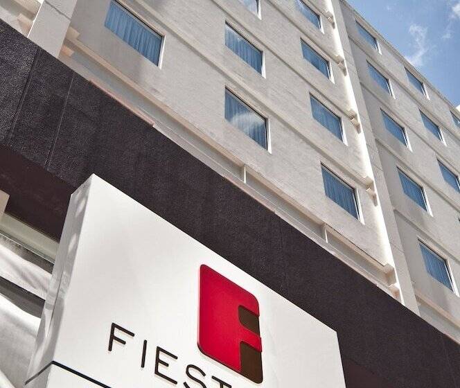 ホテル Fiesta Inn Insurgentes Sur