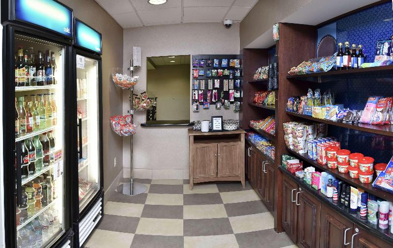 בית מלון כפרי Hampton Inn & Suites Alexandria