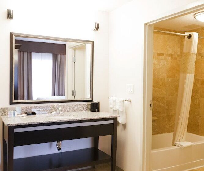 فندق Hampton Inn & Suites By Hilton Lethbridge