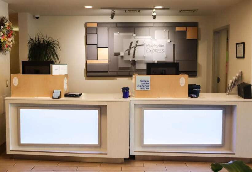 هتل Holiday Inn Express Cedar Rapids   Collins Road, An Ihg