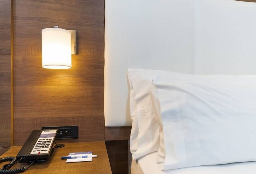 هتل Holiday Inn Express Hollywood Walk Of Fame, An Ihg