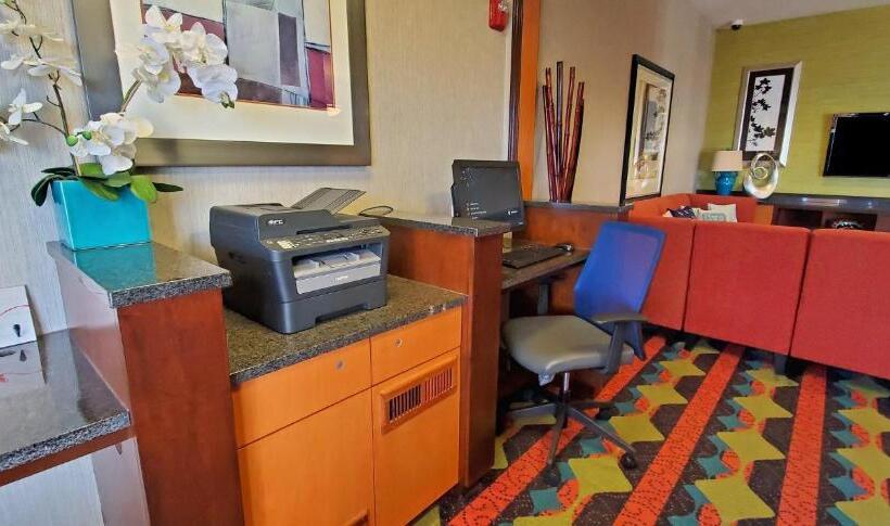 هتل Holiday Inn Express Kearney, An Ihg