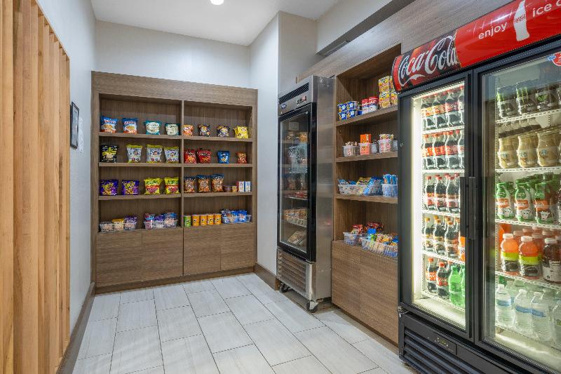 هتل Holiday Inn Express & Suites Dallas East   Fair Park, An Ihg