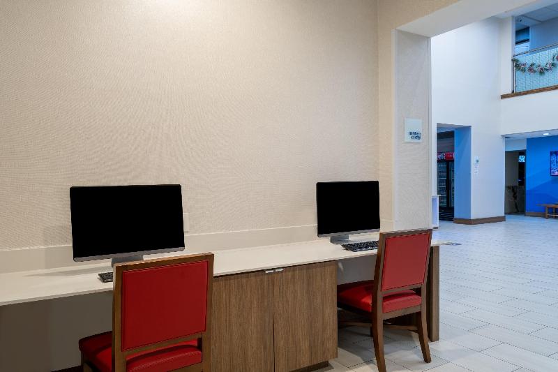 هتل Holiday Inn Express & Suites Dallas East   Fair Park, An Ihg