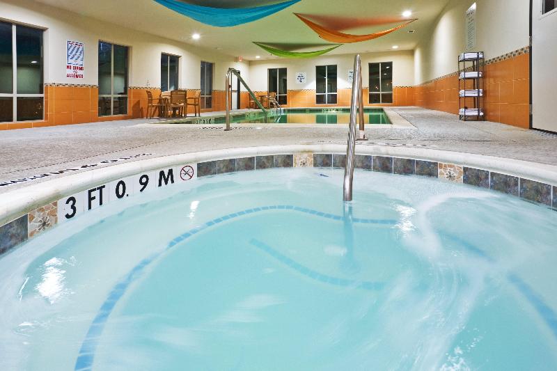 هتل Holiday Inn Express & Suites Dallas East   Fair Park, An Ihg