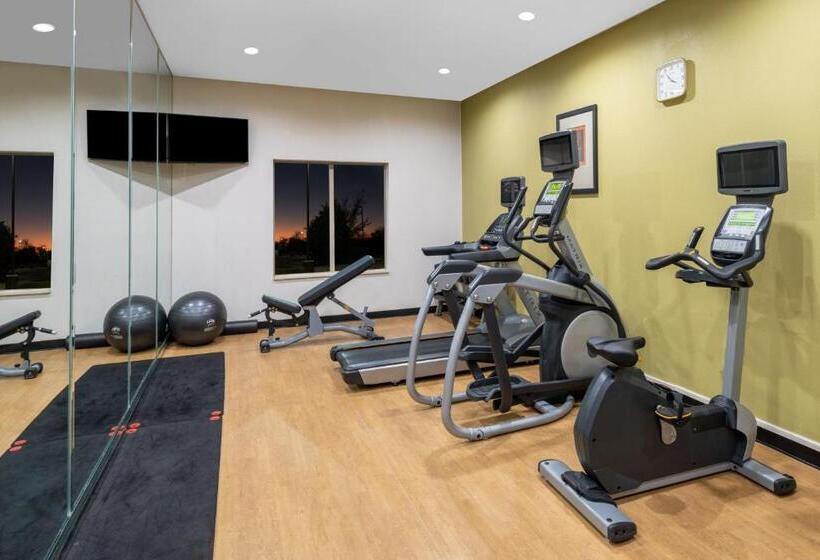 هتل Holiday Inn Express & Suites Dallas East   Fair Park, An Ihg