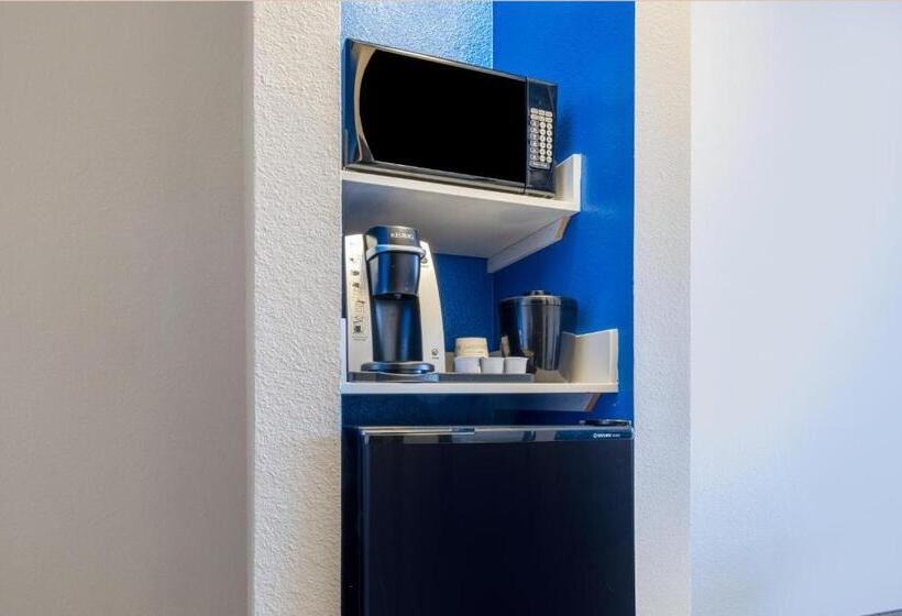 هتل Holiday Inn Express & Suites Dallas East   Fair Park, An Ihg