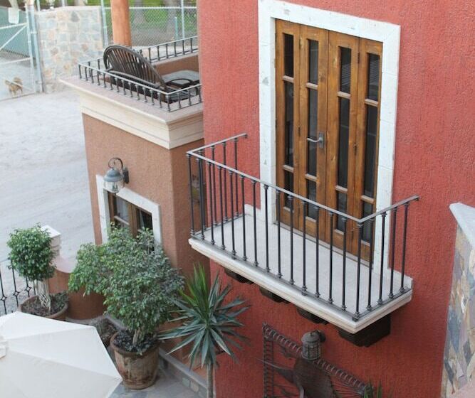 هتل Posada Del Cortes