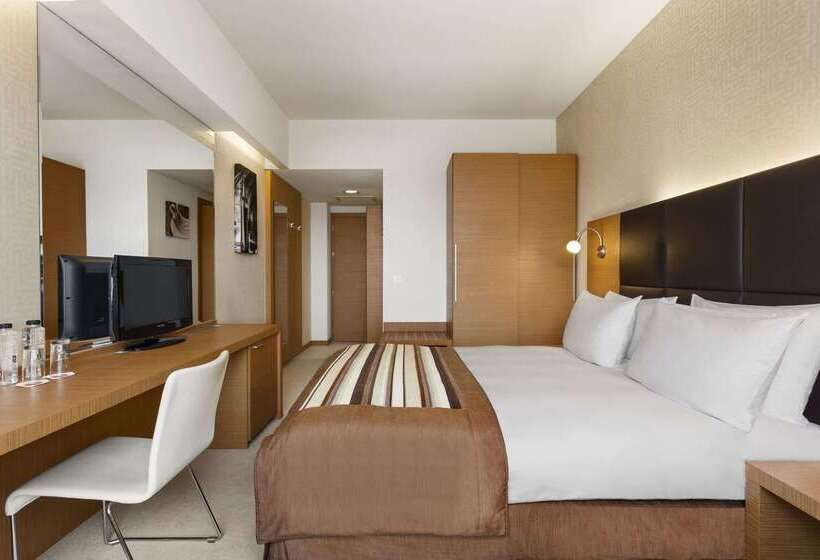 هتل Ramada By Wyndham Oradea