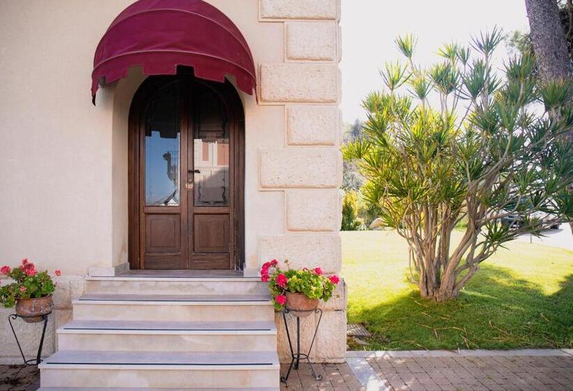 هتل Relais Villa Giuliana