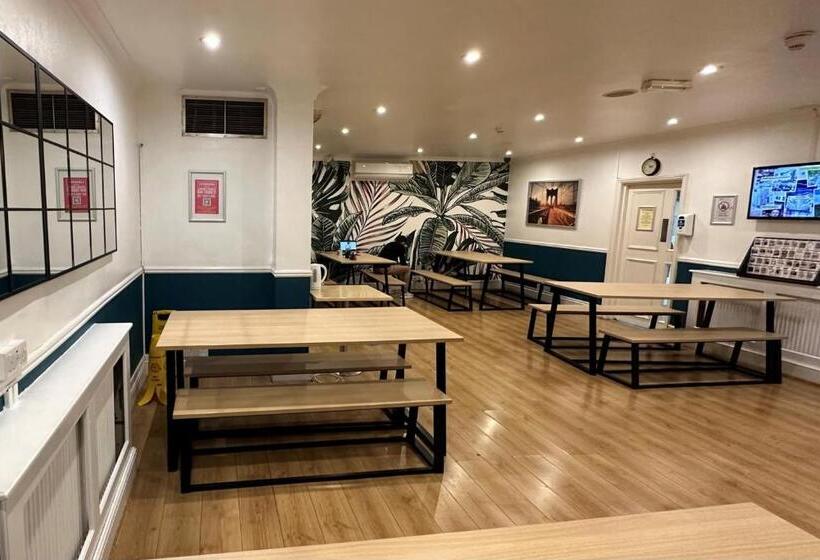 Smart Hyde Park View Hostel