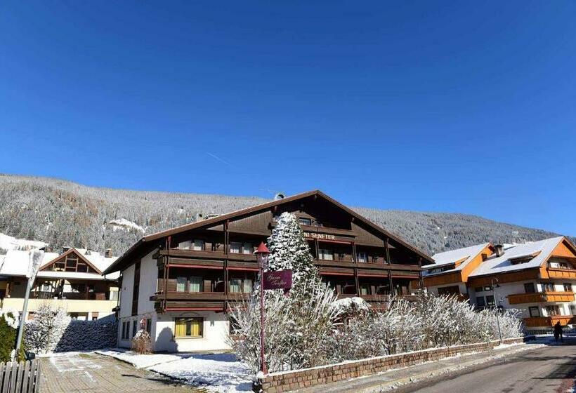 فندق Garni Living