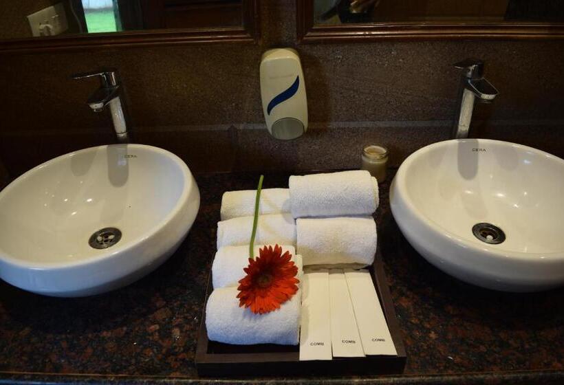 리조트 Sea Breeze Sarovar Portico Varca Goa