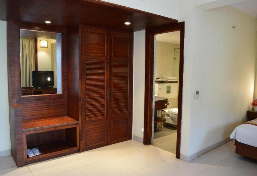 리조트 Sea Breeze Sarovar Portico Varca Goa