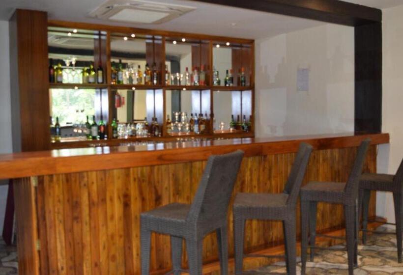 리조트 Sea Breeze Sarovar Portico Varca Goa