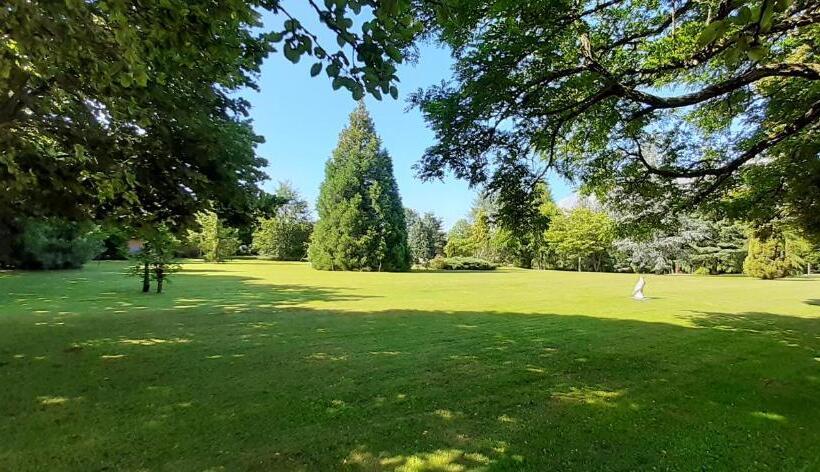 مبيت وإفطار A L Orée Du Parc
