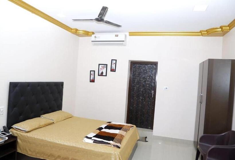 בית מלון כפרי Kumaran Residency