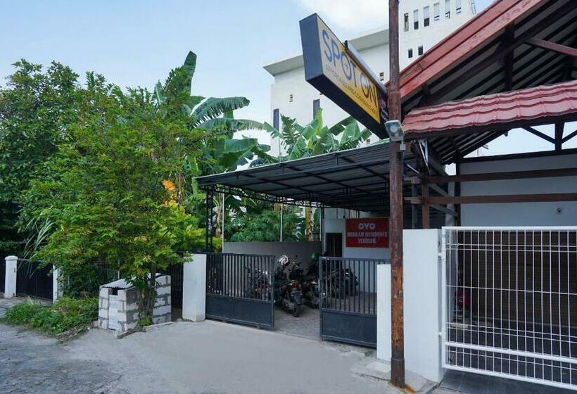 בית מלון כפרי Spot On 2479 Berkah Residence Syariah