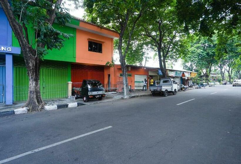 בית מלון כפרי Spot On 2479 Berkah Residence Syariah