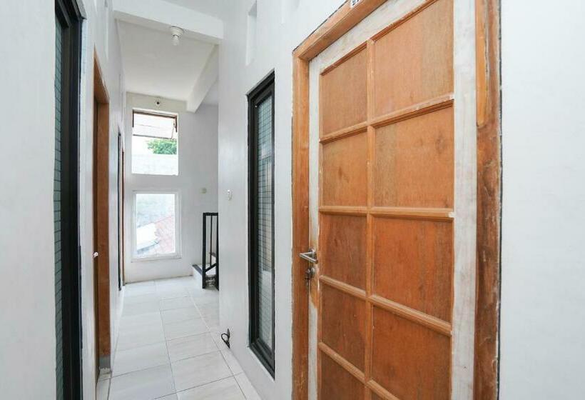 בית מלון כפרי Spot On 2479 Berkah Residence Syariah