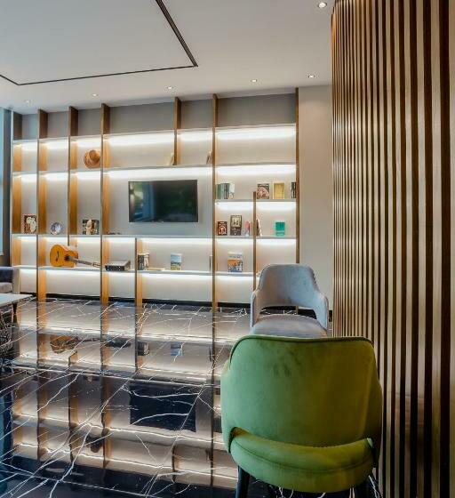 فندق Royal East Resort