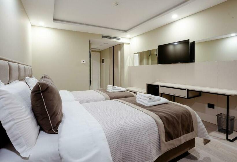 فندق Royal East Resort