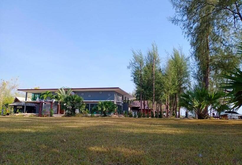 هتل The Chevalley Beach Resort