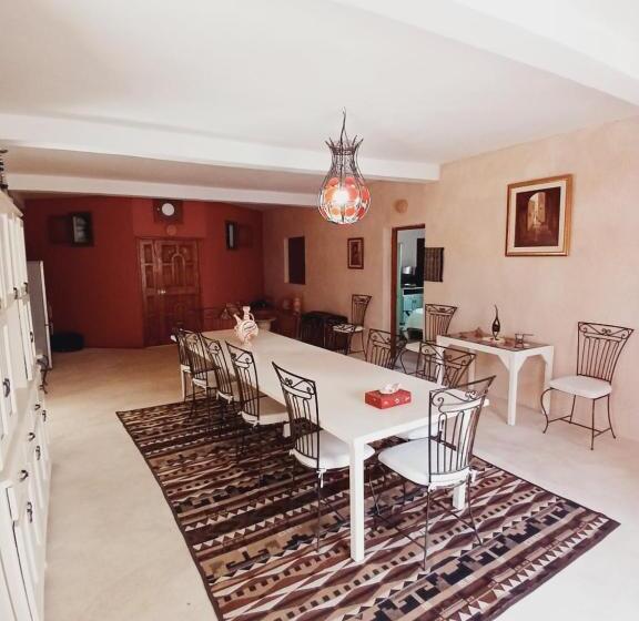 مبيت وإفطار Menzel Caja