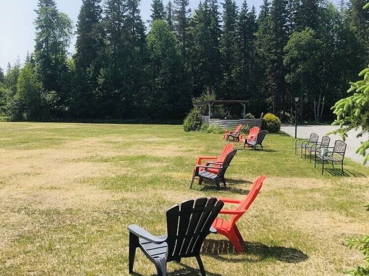 Parkway Motel