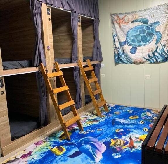 هتل کپسول Just Wild Dive Center  Green Island