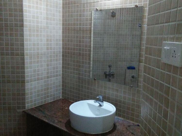 Country Club Wildlife Resort