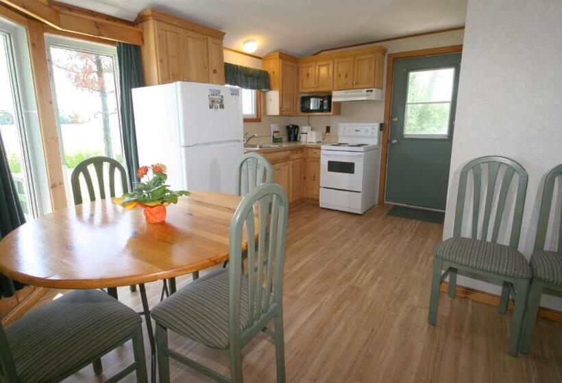 Elmhirst's Resort