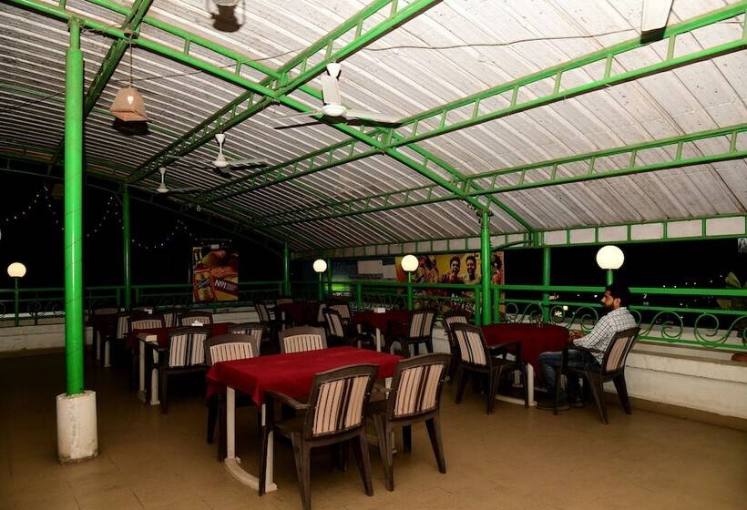 فندق Monarch Center Point Near Dahanu Beach, Bordi