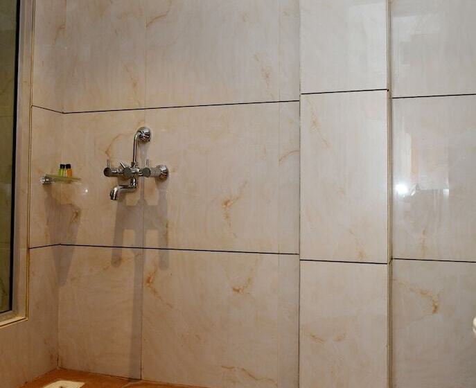 فندق Monarch Center Point Near Dahanu Beach, Bordi