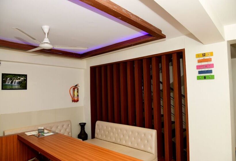 בית מלון כפרי Monarch Center Point Near Dahanu Beach, Bordi