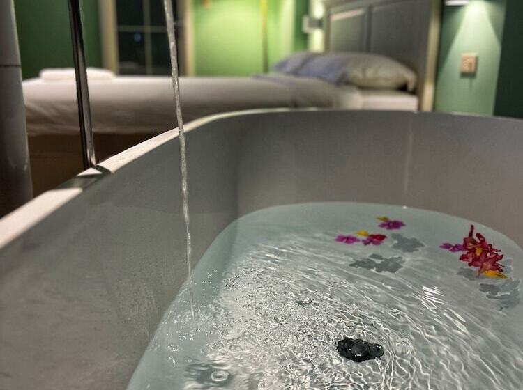 هتل Tinian Diamond