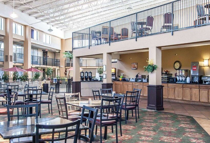 酒店 Clarion Inn