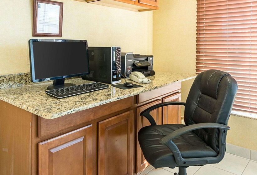 هتل Comfort Inn & Suites Chesapeake  Portsmouth