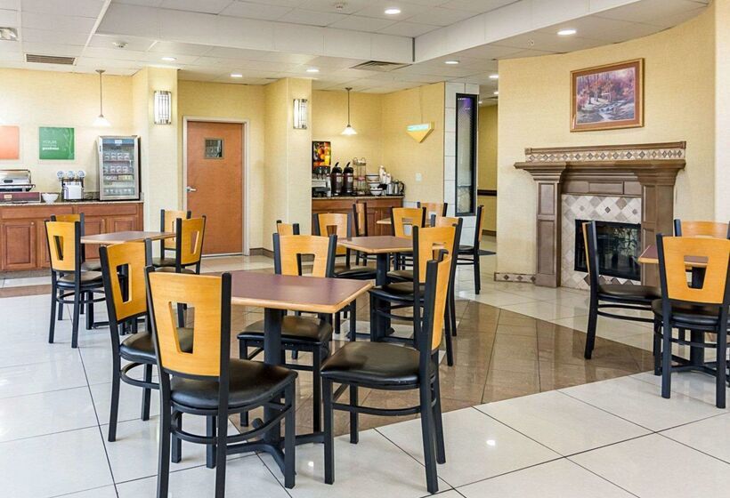 هتل Comfort Inn & Suites Chesapeake  Portsmouth